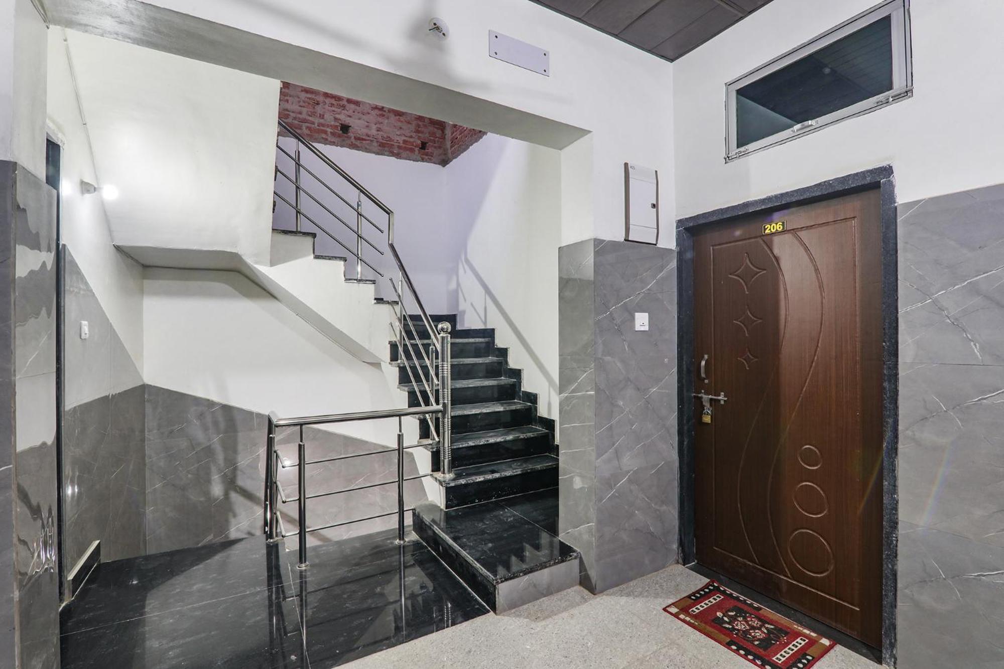 Fabexpress Milan Palace Ayodhya エクステリア 写真